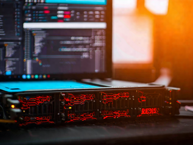 Redis instellen als cache en message broker